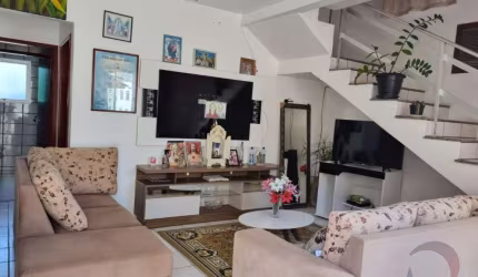 Casa Residencial de 8 dorms no bairro Centro