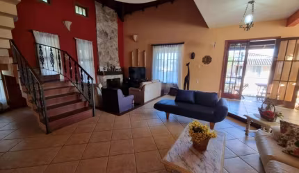 Casa Residencial de 4 dorms no bairro Lagoa Da Conceição