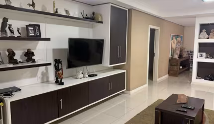 Casa Residencial de 4 dorms no bairro Estreito