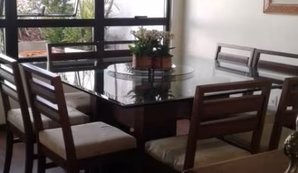Casa Residencial de 4 dorms no bairro Estreito