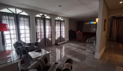 Casa Residencial de 4 dorms no bairro Trindade