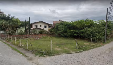 Terreno de 1350m² no bairro Pagani II
