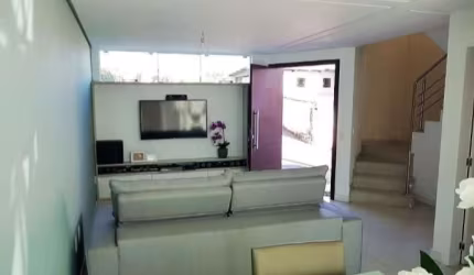 Casa Residencial de 3 dorms no bairro Agronômica