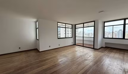 Apartamento de 4 dorms no bairro Centro