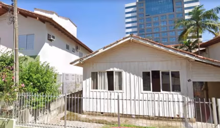 Terreno de 262m² no bairro Trindade