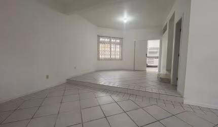 Ampla Casa Com 05 Dormitórios Em Balneário!