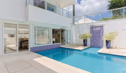 Casa com 4 suítes e 368,00m² em Jurerê
