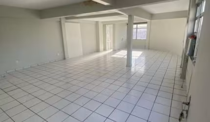 Prédio de 280m² no bairro Estreito