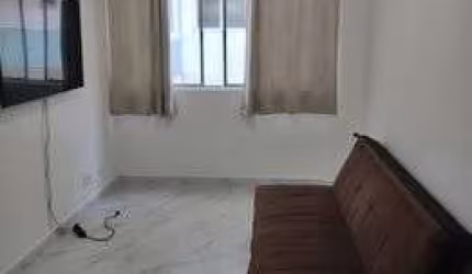 Loucura, Loucura. **Grande oportunidade**. Excelente apartamento mobiliado, na Vila Tupi, a 100 metros do mar, de 01 dormitório.