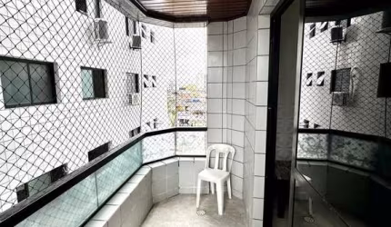 LOUCURA, LOUCURA. Excelente apartamento no bairro de Ocian, mobiliado, de 02 dormitórios.