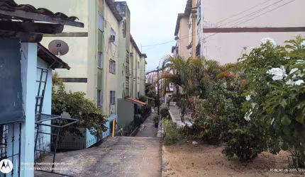 Apartamento no Cabula  portaria 24 horas 2 Vagas de garagem , 2° Andar, Escada.