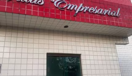 Sala Comercial em Vilas do Atlantico  100m² , próximo ao G barbosa ,com 1 vaga de garagem mezanino e 2 banheiros.
