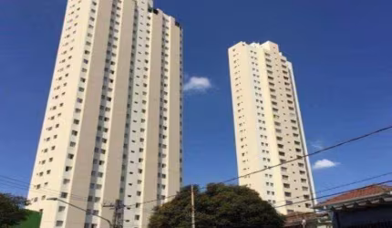 Apartamento amplo, bem localizado!