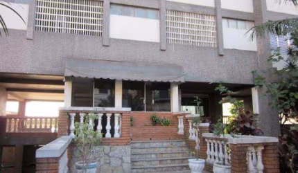 Apartamento amplo, com iluminação natural e vista incrível.