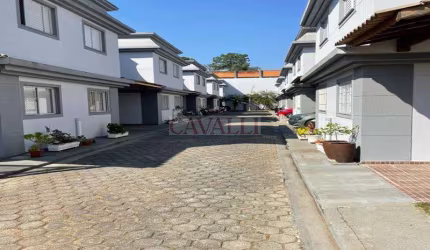 Sobrado em condomínio na Vila Esperança