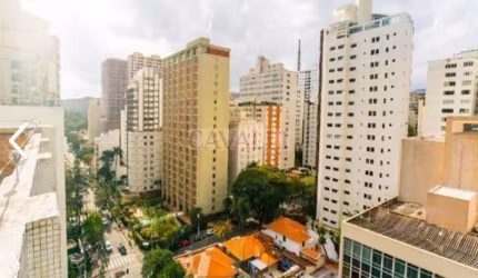 Um por andar no Jardins, bem localizado.
