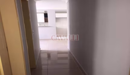 Apartamento de 02 dormitórios com armários em todos ambientes.