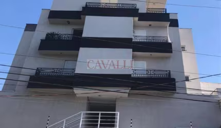 Apartamento de duas suítes, vaga coberta e elevador.