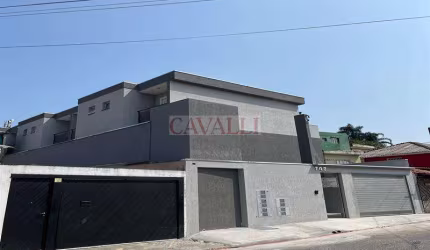Lindos sobrados novos, fino acabamento em condomínio fechado.