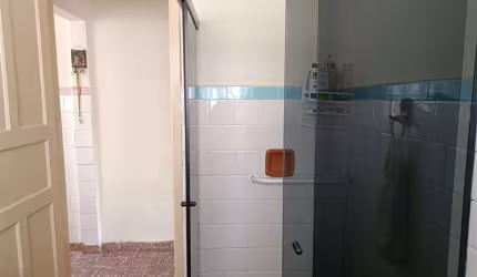 Casa térrea, grande, próxima ao Super Mercado Chama com fácil acesso ao Shopping e Av. Aricanduva
