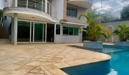 Casa com 4 quartos para alugar na Rua Maurício dos Santos, 235, Vila Petrópolis, Atibaia, 718 m2 por R$ 10.000