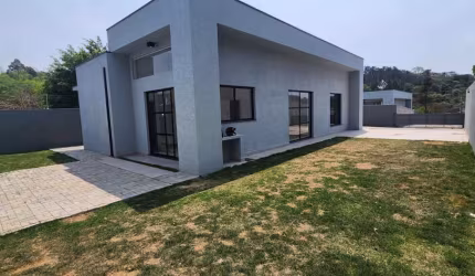 Casa em condomínio fechado com 3 quartos para alugar na Avenida Brasil, 37, Jardim Estância Brasil, Atibaia, 120 m2 por R$ 5.500