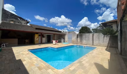 Casa com 5 quartos à venda na Avenida dos Jacarandás, 200, Jardim dos Pinheiros, Atibaia, 600 m2 por R$ 1.600.000