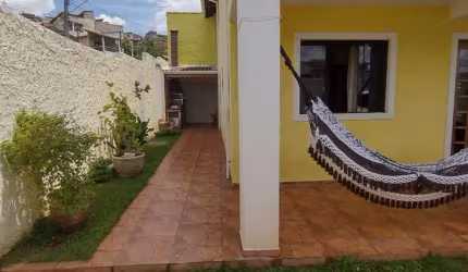 Casa com 4 quartos à venda na Rua Caravelas, 196, Jardim Imperial, Atibaia, 215 m2 por R$ 690.000