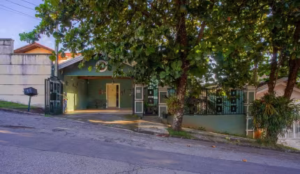 Casa com 3 quartos para alugar na Rua José Cirne Guimarães, 378, Cidade Satélite, Atibaia, 178 m2 por R$ 6.000
