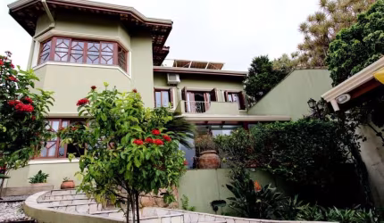 Casa com 3 quartos para alugar na Rua Maurício dos Santos, 95, Vila Petrópolis, Atibaia, 401 m2 por R$ 15.000