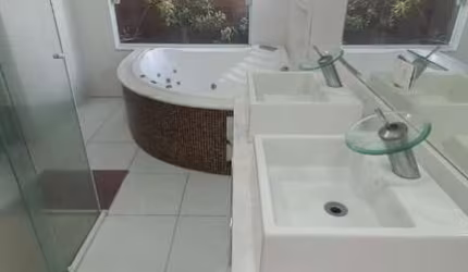 Casa com 2 quartos para alugar na Estrada dos Pereiras, 999, Ribeirão dos Porcos, Atibaia por R$ 4.500