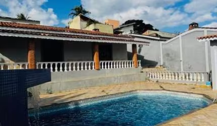 Casa em condomínio fechado com 3 quartos para alugar na Rua Agenor Loriano Filho, 210, Jardim Shangri-Lá, Atibaia, 240 m2 por R$ 6.800