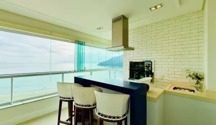 Apartamento no Edifício Summer Beach frente mar