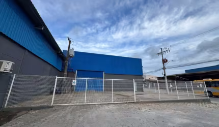Galpão para locação com 750m² em Itaipava