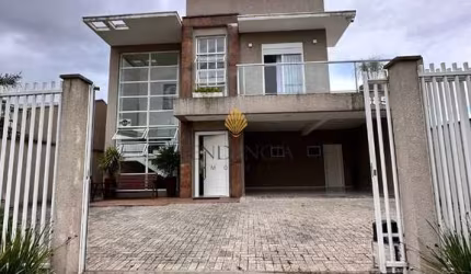 Sobrado com 3 Suítes à venda, 230 m2 por R  2.499.000 - Brejatuba - Guaratuba PR