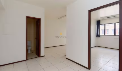 Sala comercial 44m  no Centro de Curitiba  Rua Emiliano Perneta