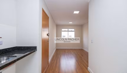 Ap 2 quartos, piso laminado, balcão em granito
