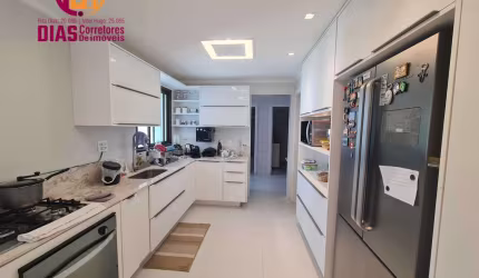 Vendo em exclusividade Apartamento  no Resort  Le  Parc  de 243m2 com 4 suites  reformadas , varanda gourmet,  4 vagas de garagens,  depósito Alto Padrão