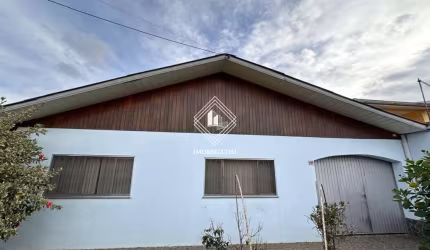 Casa Com Excelente Terreno em Uvaranas