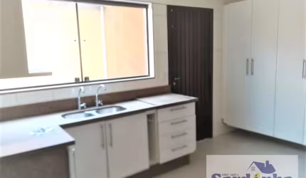Casa Sobrado em Vila Morse, SP: 200m², 3 Quartos, 4 Banheiros - R$1M
