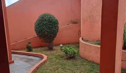 Cassa térrea de 260m² em Parque Monte Alegre - Taboão da Serra: 3 dormitórios, 1 suíte, 4 banheiros por R$1.650.000 para venda.