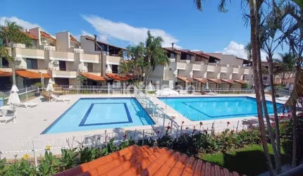 Lindo triplex com acesso à praia
