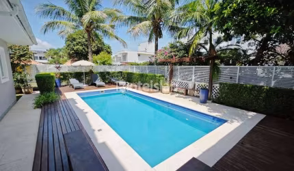Charmosa casa em Jurerê Internacional para ALUGUEL ANUAL
