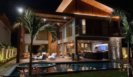 Casa Luxuosa composta de 6/4 sendo 4 lindas suítes - Praia do Forte/BA