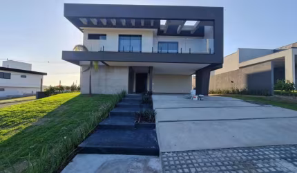 Excelente casa no Alphaville Litoral Norte 3, parte alta, lote de esquina, super ventilado, nascente total.