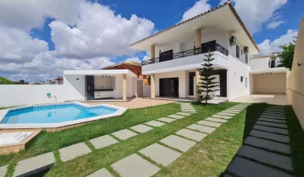 Casa espetacular em uns dos melhores e bem localizado condomínio de Vilas do Atlântico.