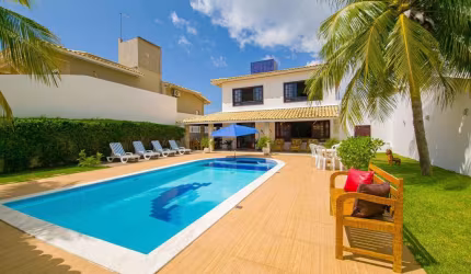 Casa de praia espetacular, 6/4 sendo 4 suítes, área externa maravilhosa. Condomínio Canto do Sol
