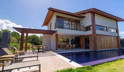 Excelente Casa de 4 Suítes em Praia do Forte. Localizada no Condomínio Ilha dos Pássaros.