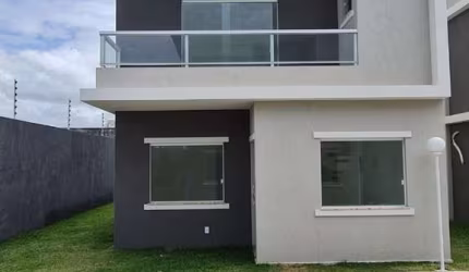 Casa NOVISSÍMA composta  de 4/4, sendo 3 suítes. Localizada no Miragem em Lauro de Freitas.