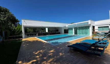 Mansão de Alto Luxo à Venda no Condomínio Encontro das Águas.